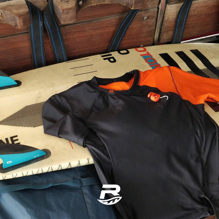 Res-T orange auf einem Surfboard