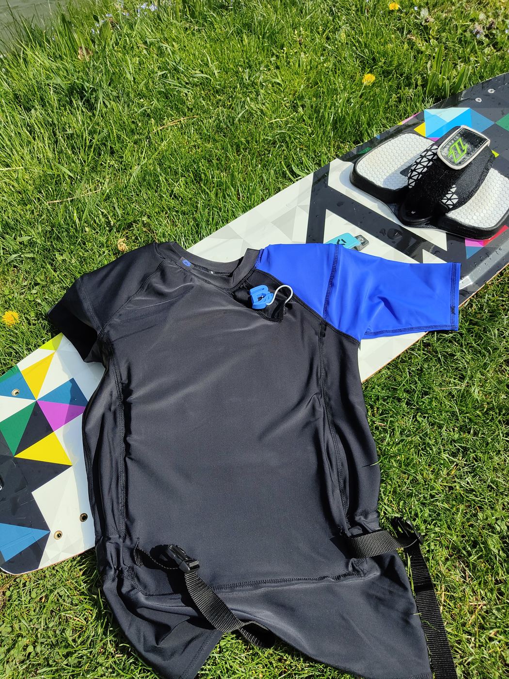 Res-T blau auf einem Board im Gras