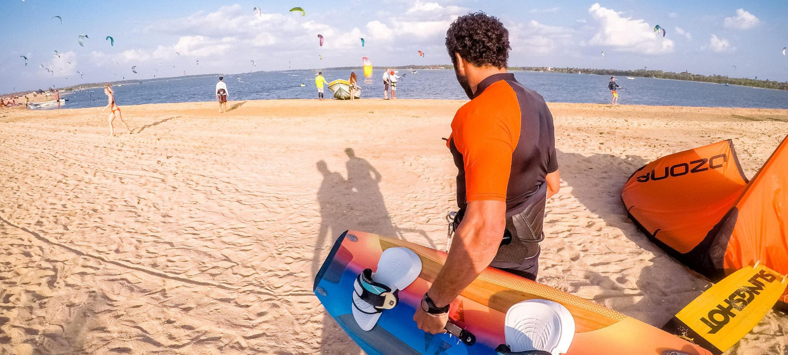 Kitesurfer mit Res-T am Strand
